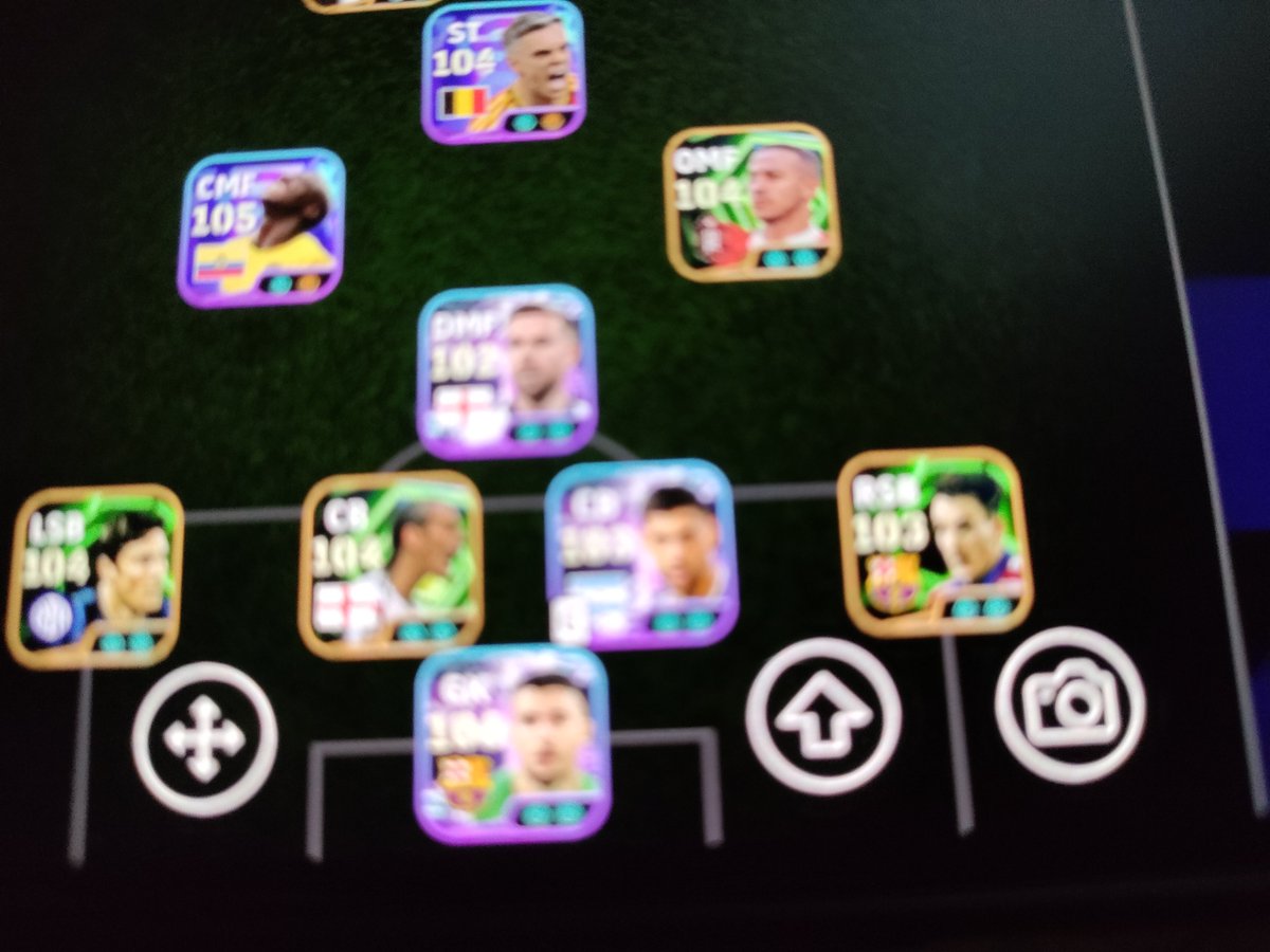 gk63pn's tweet photo. @Fidio_efootball 4バックの人選どれがいいんでしょうか。個人的にはミリトンのやつなんですけど、 https://t.co/dDCRQjZ8f9