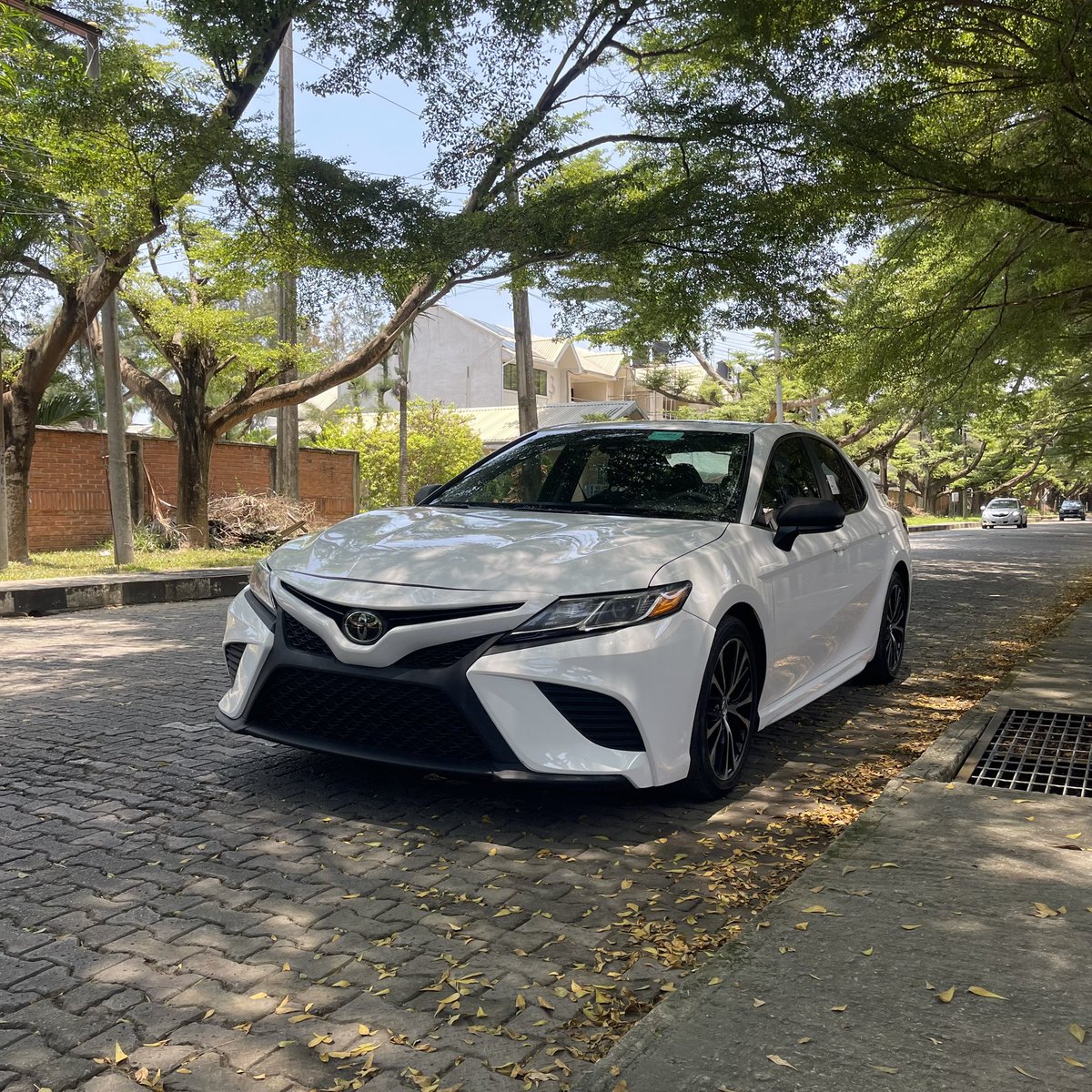 JimmyAnimashaun's tweet photo. 2018 Toyota Camry SE For Sale 

Status: Foreign Used | 97,000 Miles

Spec: 2.5L 4-Cylinder Engine | 203HP | Moon roof | Cruise Control | Button Start | 2 Keys

100% Accident Free

Price: N24,500,000
Location: Lagos, Nigeria

DM for more Info @RevverseDirect https://t.co/PqgUIJ72UC