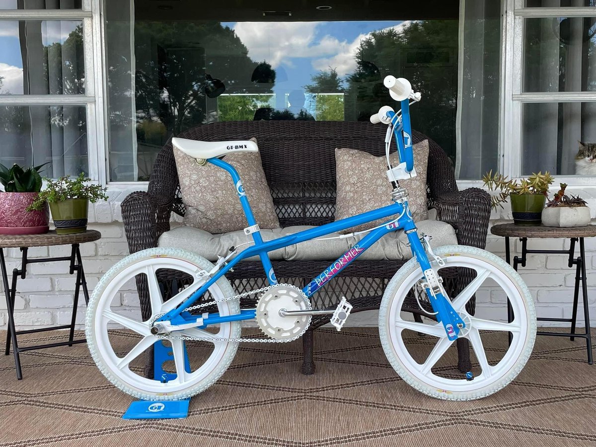 GenXBikes's tweet photo. I'm offering for sale a freshly assembled 1986 GT Pro Performer. 🔥

Just looking to get what I invested in it, which is probably around $1200, but I'm open to considering reasonable offers. 

PM/DM me if you're interested.

.
.
. 
.
#gtproperformer #maui #80s #nostalgia https://t.co/pxDw0DY9lm