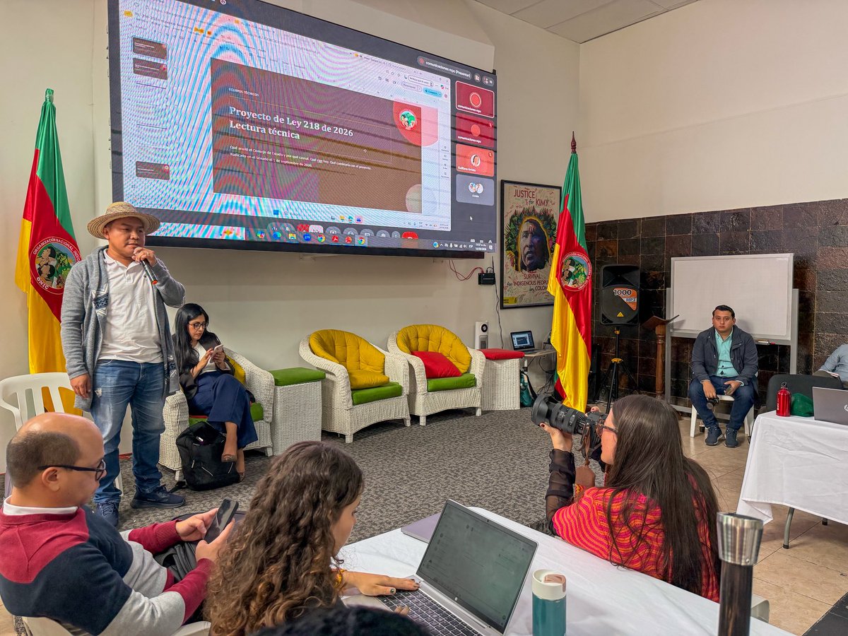 CarlosMarioCalv's tweet photo. En el Auditorio Kimy Pernía de la @onic_colombia nos encontramos congresistas indígenas, la Mesa Permanente de Concertación Indígena (MPC) y sus organizaciones adscritas para realizar un análisis político sobre la Consulta Previa como derecho fundamental y mecanismo de protección de nuestros territorios, pueblos, culturas y formas de vida.

Defender la Consulta Previa es defender la autonomía, la pervivencia y el derecho de los pueblos a decidir sobre lo que ocurre en nuestros territorios.