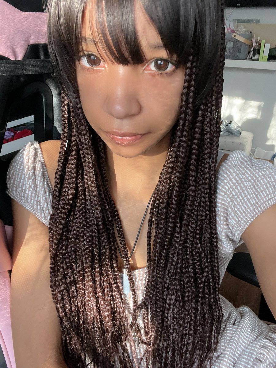 winteiris's tweet photo. imagine bangs with box braids https://t.co/N7Lhny0FxL