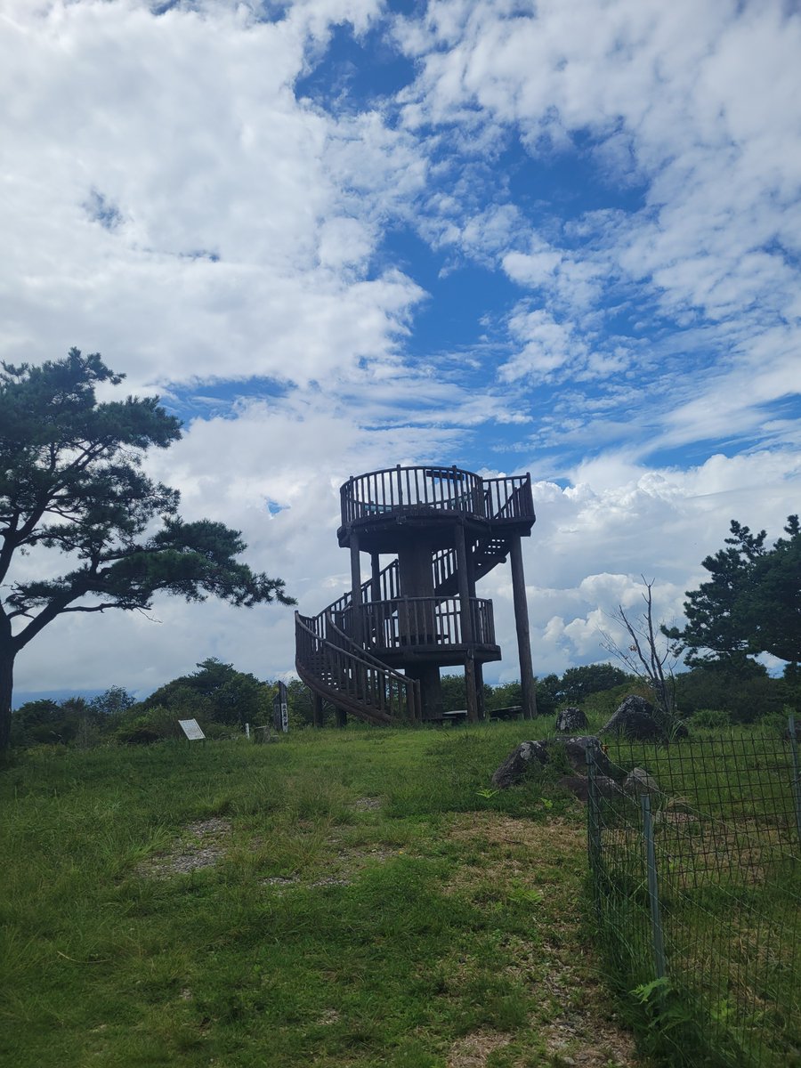 fireblade_708's tweet photo. 続いて｢神野山｣(こうのやま)
標高は680mほどで
生駒山と同じくらいの高さです

山頂はかなり涼しく快適です
眺望も360度ぐるりと
見渡せて素晴らしいです

ただ、熊🐻️の目撃情報があり
注意して登りましょう！
((((;ﾟ;Д;ﾟ;))))ｶﾀｶﾀｶﾀｶﾀｶﾀｶﾀｶﾀ https://t.co/OZvoLmq7dW
