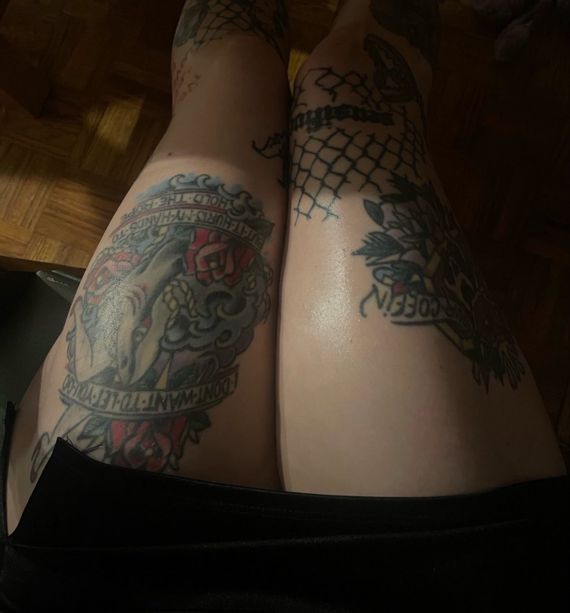 cuddlebrat's tweet photo. 「not new to nsfw」
hai, i’m L💋 
༒ call me daddy😤
༒ switch ~ brat
༒ 5’2 ~ 7🦶
༒ BIG menu 💐
༒ findom 🍭
fun facts✨
❥slim thicc
❥tatted 
❥gamer >.<
❥fucking nerd
❥prefer when you don’t waste my time
❥prefer regulars
↻ / ♡ to be moots! 
🍥🪓🧸🧁✨💅🫦 https://t.co/qU68WtjCsA