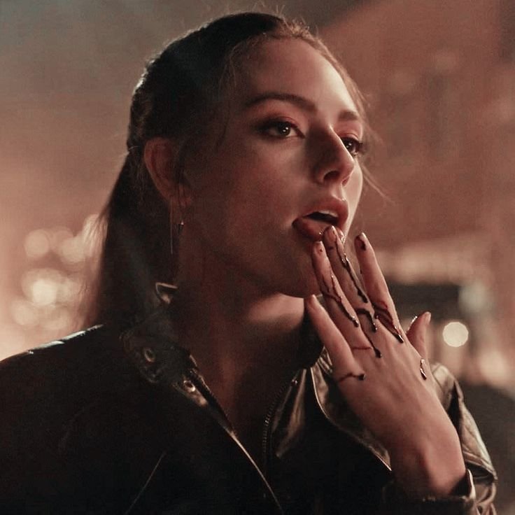 iKlausBloodline's tweet photo. βοΈβ"Hope Mikaelson; the one and only Tribrid. Daughter of Klaus, and Hayley!
β€οΈβ―#HopeMikaelsonβ―β€οΈ
I'd wish nothing but the absolute best of you, and that you'll one-day have a family of your ownβbut let's not rush that, shall we..?" https://t.co/X3T96ehRTK