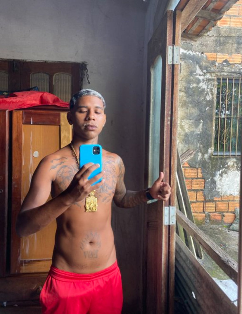 Novinhosdot01's tweet photo. Um preto gostoso na tua telinha 🔥 https://t.co/nV0UcmjCDh