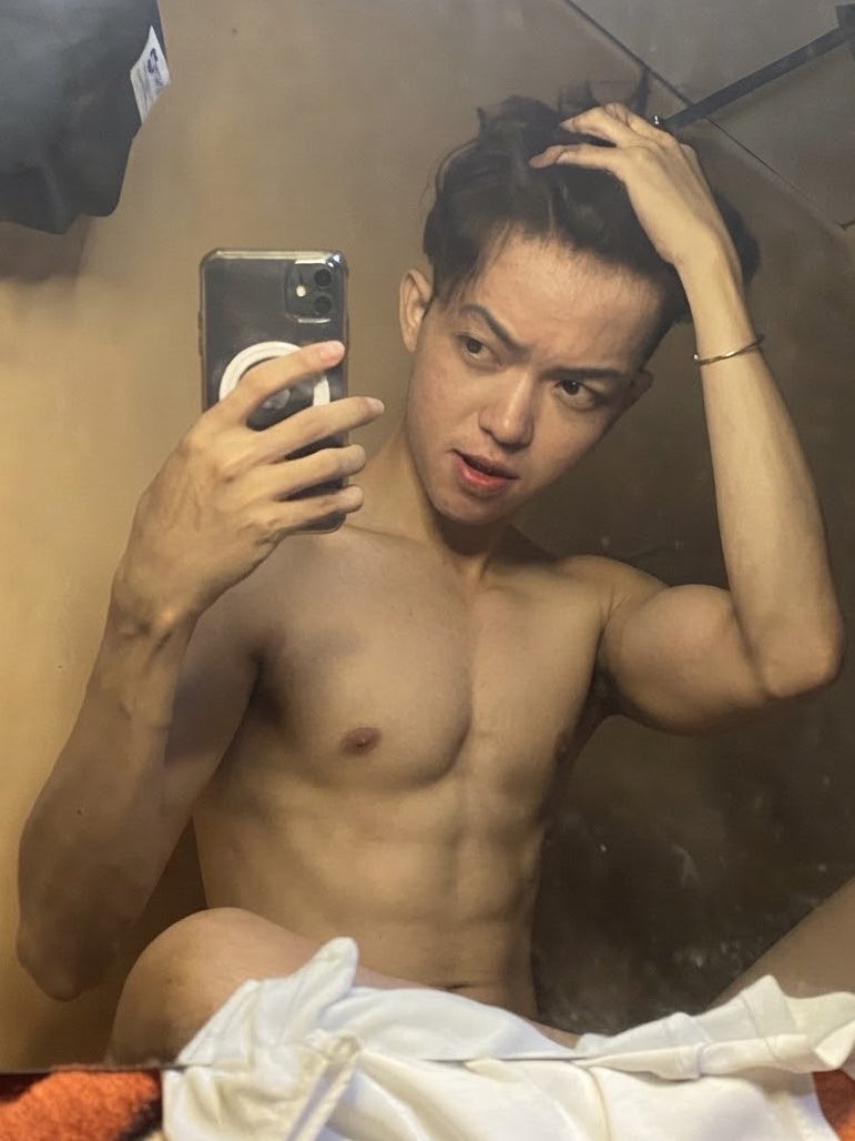 ssaza08's tweet photo. lagi ga(?) enak badan aku. https://t.co/ioqG9wHt4L