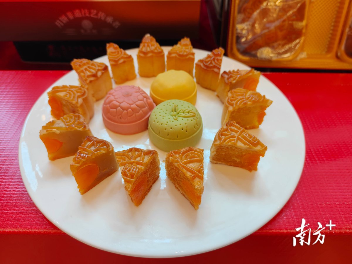 N0myX's tweet photo. Celebrate the Mid-Autumn with our special mooncake feast! Soft lotus seed, rich red bean, and innovative matcha fillings to delight every taste. Tag your feast buddy!， https://t.co/T72BzhuqJz
