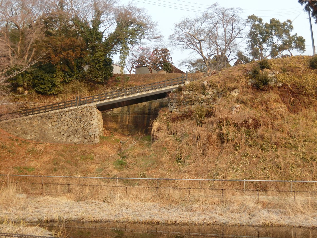 genbaojyou1600's tweet photo. 154.相馬中村城
福島県相馬市にある平山城で、相馬氏の居城。戦国時代から江戸時代までずっと統治し続けた大名で今も地元と縁が深い。城跡は馬陵公園として、史跡として整備されていて、大手門や土塁、石垣、虎口などが良好に残っている。浜通り地方で一番良い城
#福島県城巡り紀行　#相馬中村城 https://t.co/jVwi6kLhx0