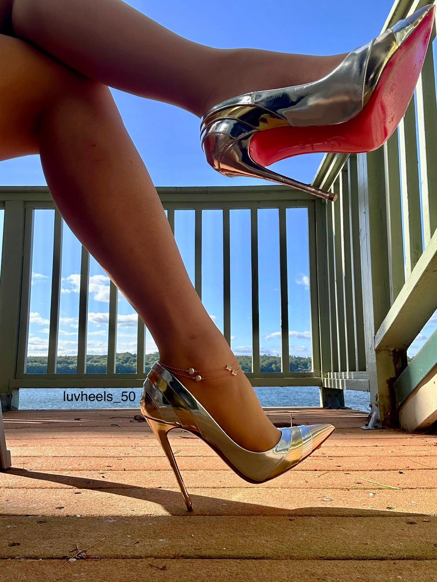 luv_heels's tweet photo. #luvshoes #highheels #louboutin #shoes #heels #stilettos #sokate120 #mondayvibes #officelife #gold #silver #redbottoms https://t.co/jH0CN2gCnQ