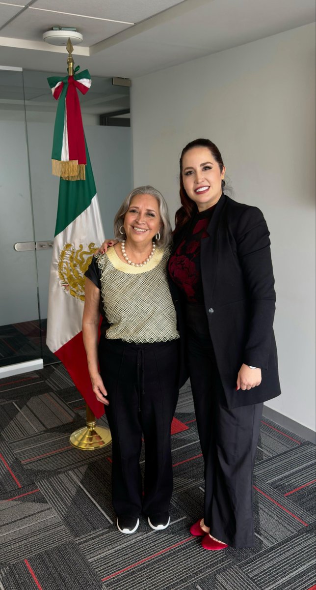 Maria_De_Haas's tweet photo. Sostuve una productiva reunión con la Dra. María de Lourdes Medina Ortega, @LourdesMedinaO, Presidenta Nacional de @CANACINTRAMex, para dar seguimiento a la serie de proyectos que tenemos en curso para apoyar y fortalecer a las y los productores de la agroindustria mexicana en la #UniónEuropea 🇲🇽🇪🇺🌱 

Desde @SE_mx seguimos trabajando de la mano con la industria para fortalecer las cadenas productivas, generar mayor valor agregado y abrir nuevas oportunidades de #Inversión, crecimiento y acceso a mercados para nuestros productores.

La #agroindustria es estratégica para el #PlanMéxico: integrar mejor a productores, industria y mercados significa fortalecer las capacidades productivas del país, diversificar las relaciones económicas y lograr que cada vez más productos #HechosenMéxico lleguen más lejos. 🇲🇽