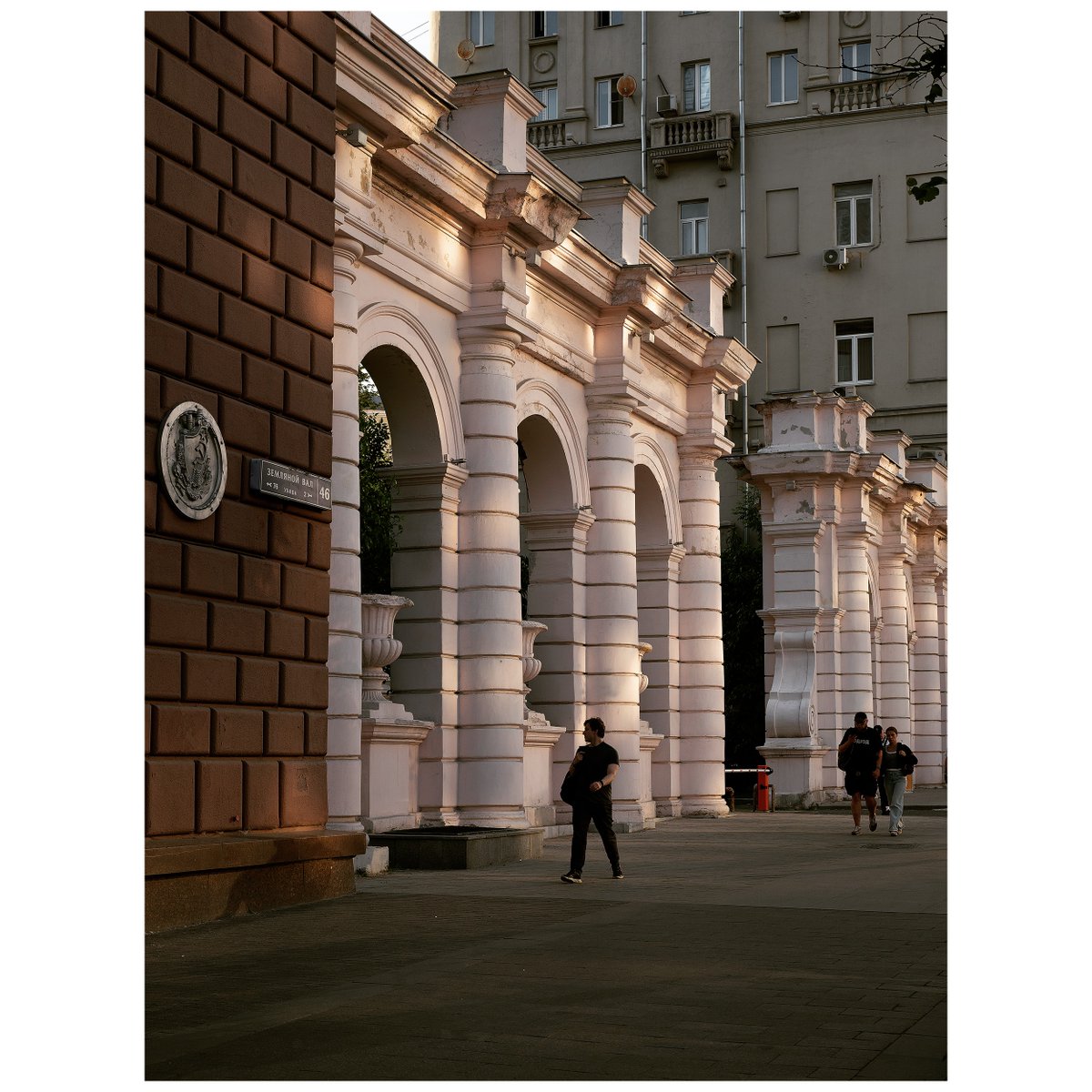 AlmedaGriffey's tweet photo. Фото прогулка Курская-Земляной вал -Котельническая набережная-Таганка-Земляной вал https://t.co/lltvygAZN2