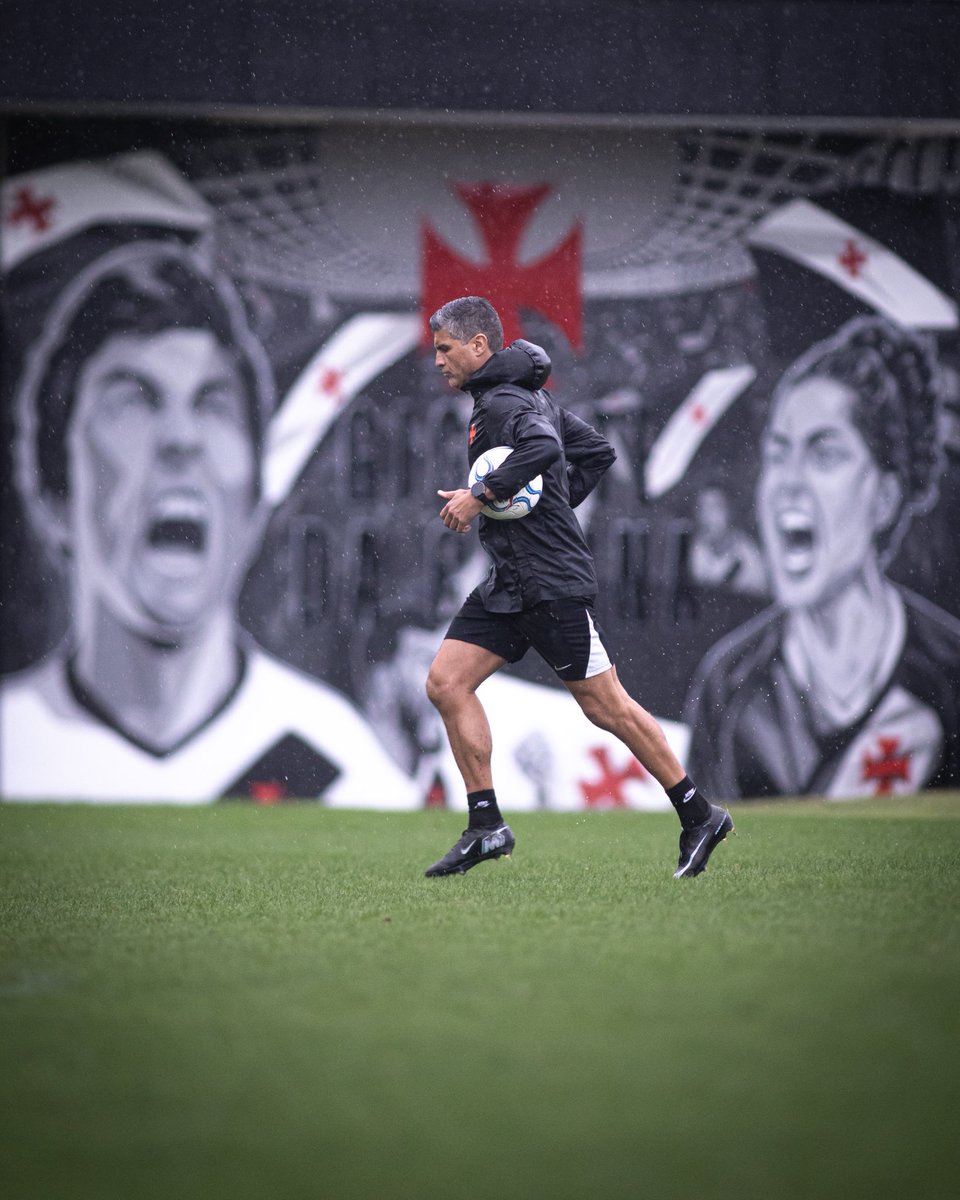 VascodaGama's tweet photo. Preparação encerrada. Prontos para mais uma decisão na Copa! ⚔️💢

📸: Matheus Lima | #VascoDaGama https://t.co/XASmHl5fQT