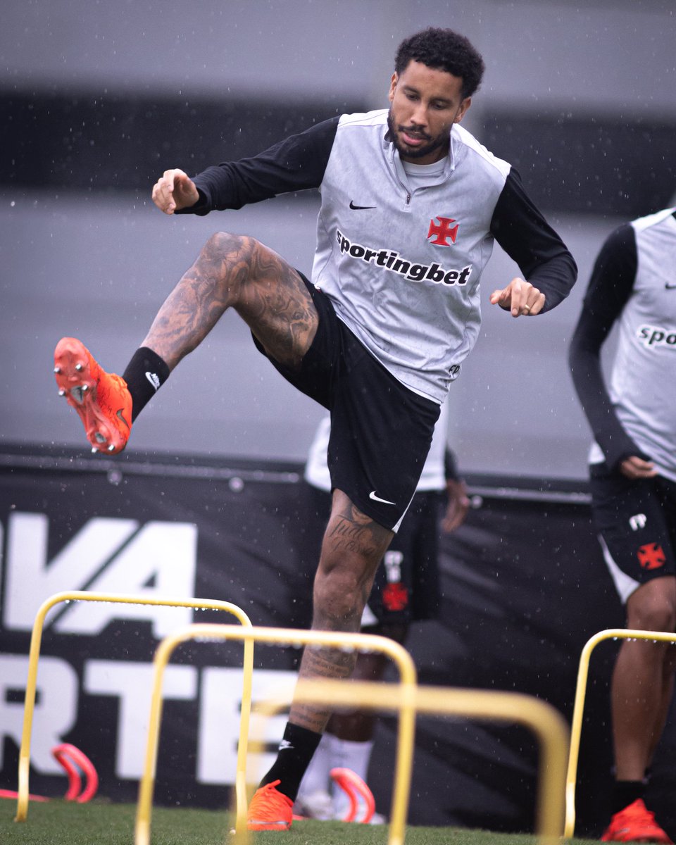 VascodaGama's tweet photo. Preparação encerrada. Prontos para mais uma decisão na Copa! ⚔️💢

📸: Matheus Lima | #VascoDaGama https://t.co/XASmHl5fQT