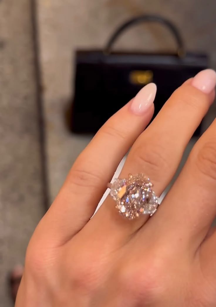 _missbanter's tweet photo. fairytale engagement rings https://t.co/LDQVyy7Pqw