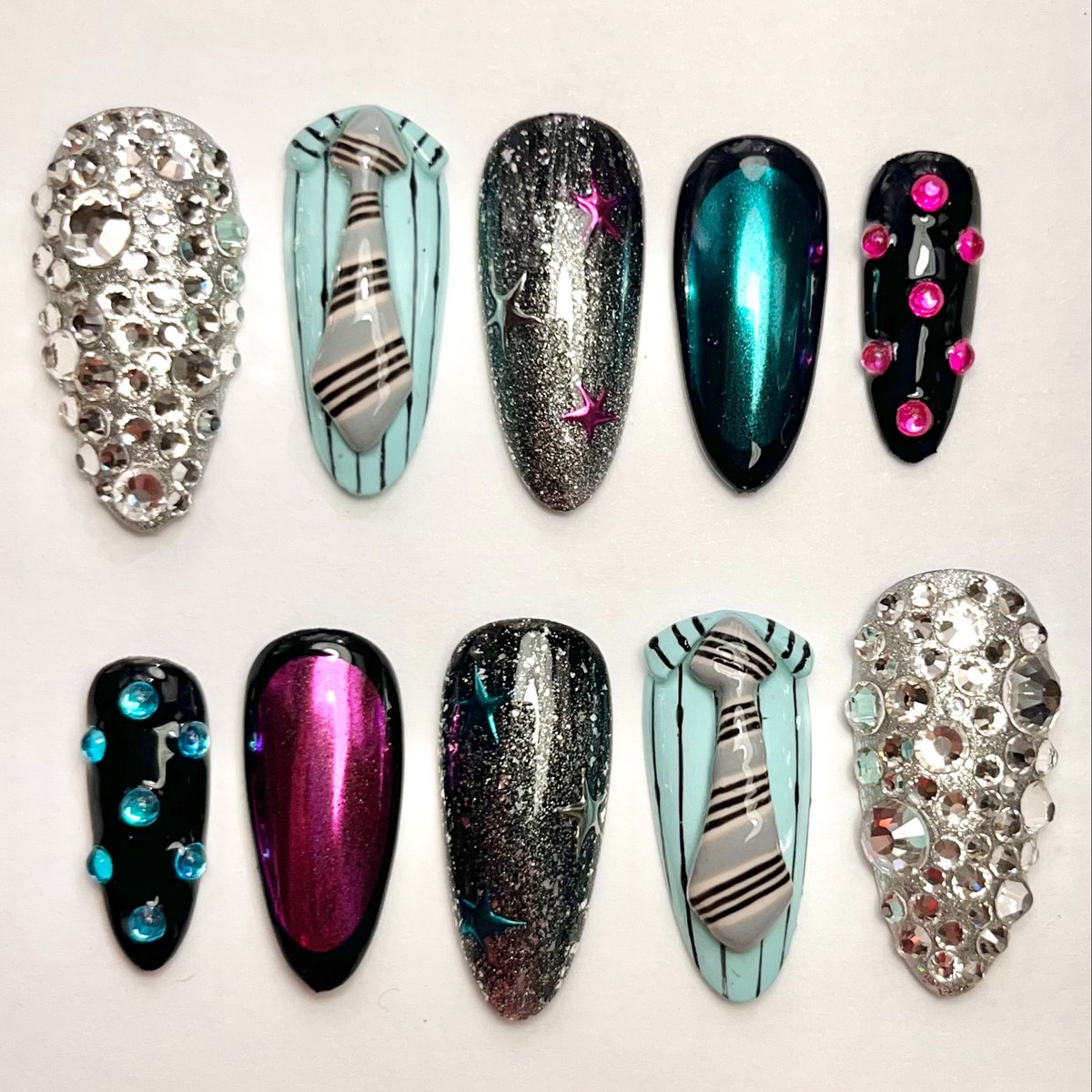 hstspkn's tweet photo. Promoting my Harry press on nails for his tour 🫰 if anyone one wants some I got yall! https://t.co/PAl7PWooou