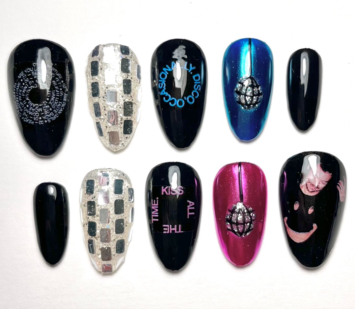 hstspkn's tweet photo. Promoting my Harry press on nails for his tour 🫰 if anyone one wants some I got yall! https://t.co/PAl7PWooou