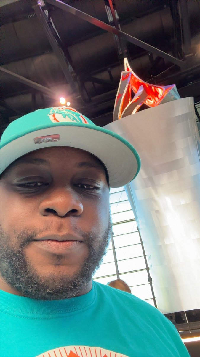 SilverHawk05's tweet photo. Omw home from Las Vegas. Had a blast outside of it being super hot all weekend long lol. Got to meet some old friends and got to see my @MiamiDolphins play at @AllegiantStadm for the first time. It was a blast 👏👏🫡🙌 #PhinsUp #FLYTOTHESKY ✈️✈️✈️✈️! https://t.co/j9psjNB2OC