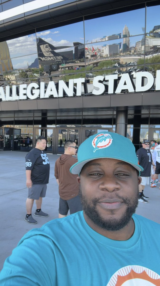 SilverHawk05's tweet photo. Omw home from Las Vegas. Had a blast outside of it being super hot all weekend long lol. Got to meet some old friends and got to see my @MiamiDolphins play at @AllegiantStadm for the first time. It was a blast 👏👏🫡🙌 #PhinsUp #FLYTOTHESKY ✈️✈️✈️✈️! https://t.co/j9psjNB2OC