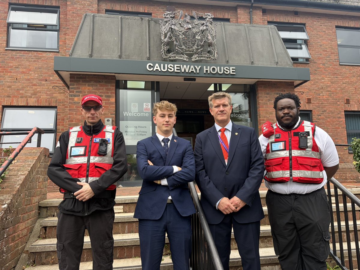 NathanRobinsUK's tweet photo. Great to meet the new security who will be working in Braintree, helping to make our streets and communities safer.

It’s fantastic to see additional eyes and boots on the ground, supporting residents and helping to tackle anti social behaviour and other concerns. https://t.co/6xrbkVzELY