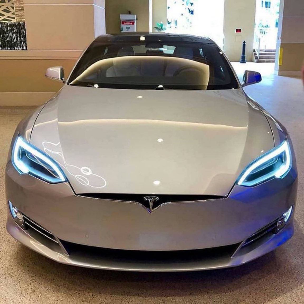 SpaceKing8x's tweet photo. Be honest 🧐....

If Elon musk gives you free Tesla Car right now, would you accept?

A. Yes 
B. No https://t.co/vG4P4Ubimi