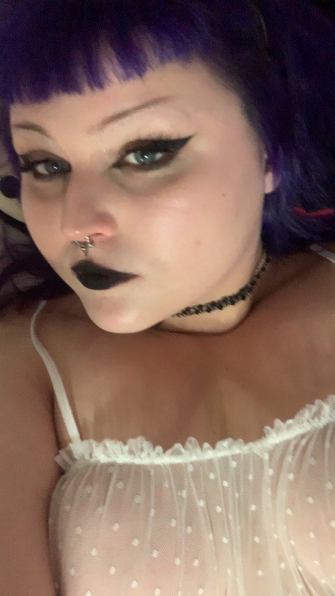 daringviolet's tweet photo. do you think im pretty? 

#bbw #sellingcontent https://t.co/CrwvoXEd2D