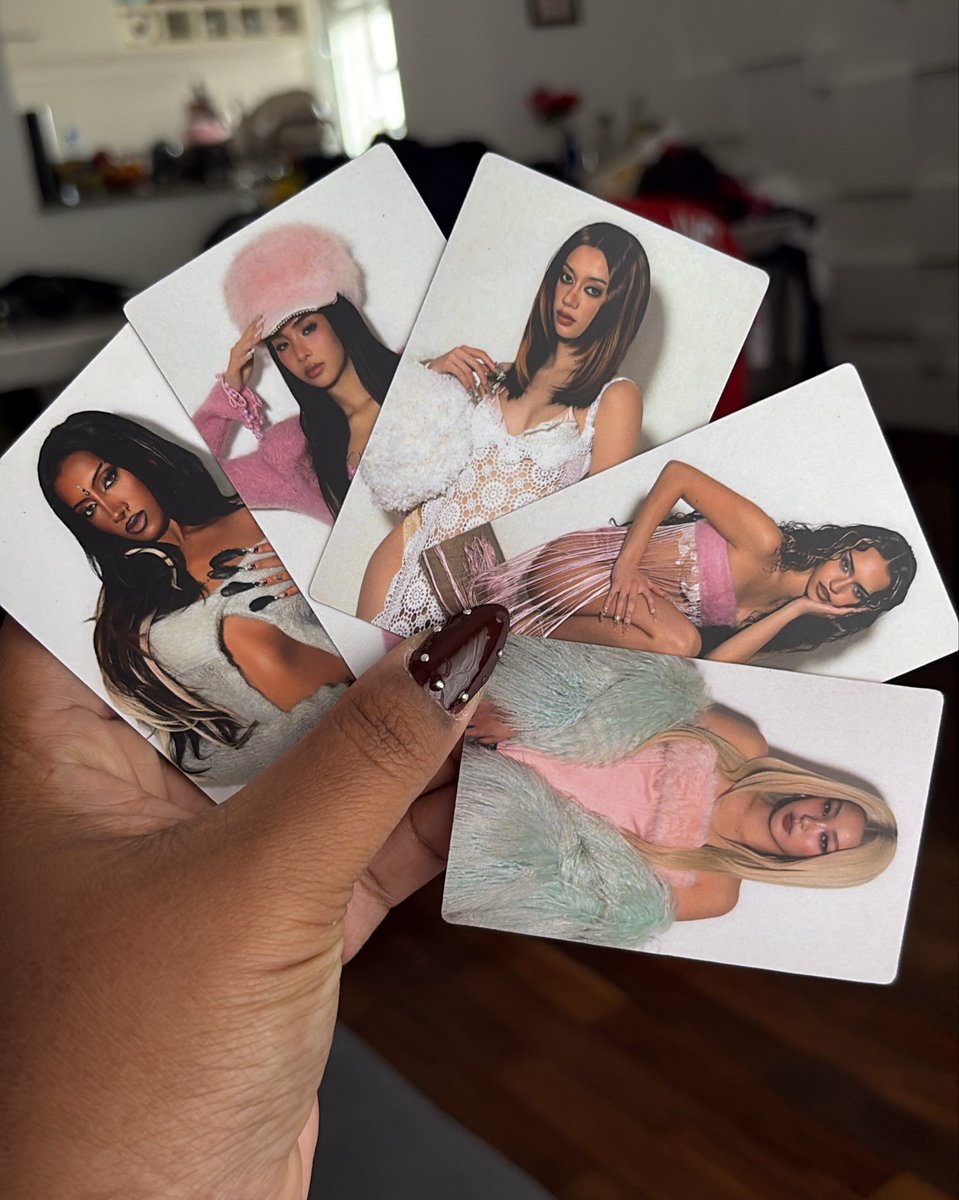 thunderkpop's tweet photo. Chegaram nossos Cards da Billboard Brasil!!! Diz aí Eyekons, conseguiram os seus? https://t.co/qfBI4bA0or