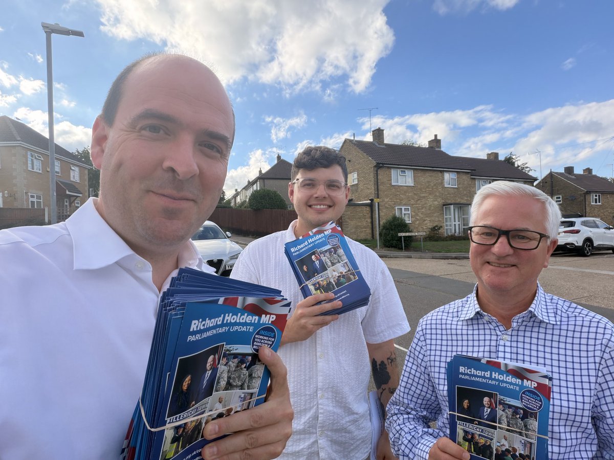 RicHolden's tweet photo. Tonight out and about round #MayflowerRoad #Billericay
#TeamKemi @Conservatives #Voteconservative https://t.co/uIteS70GYX