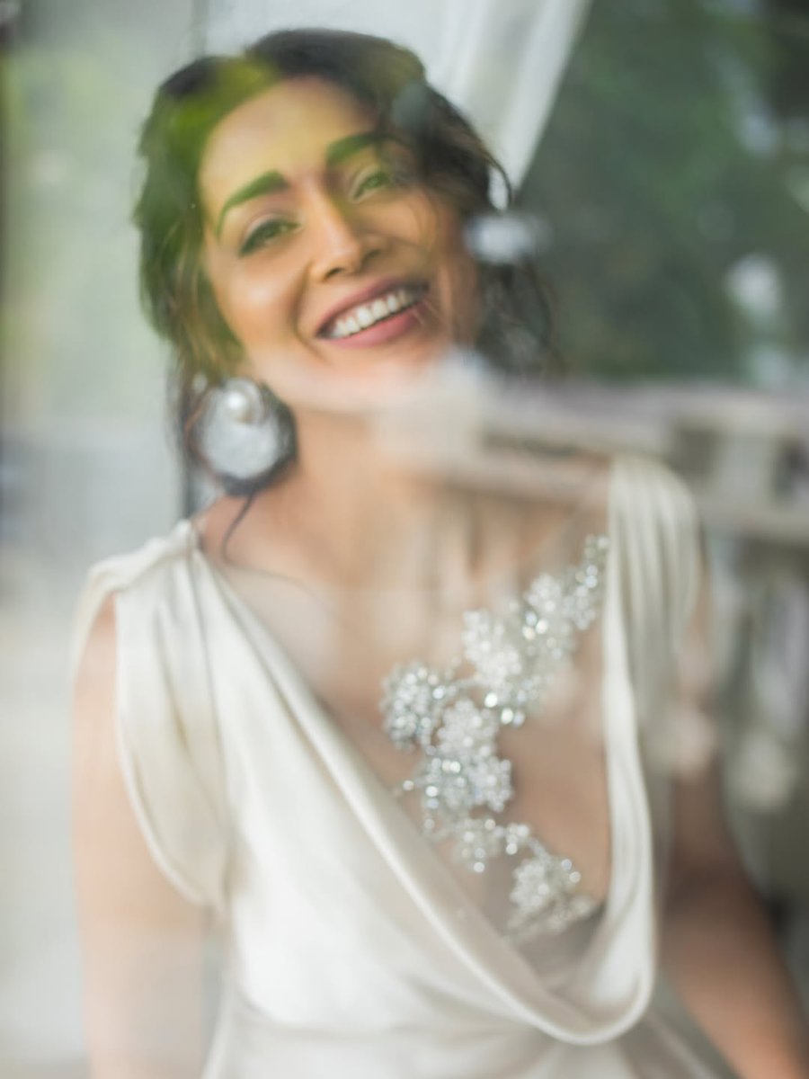 ffcinema_com's tweet photo. Shriya Saran is a stillness more striking than spectacle, carrying luxurious vibes effortlessly.
#ShriyaSaran #GlamFashion #LuxuriousStyle #ffcinema
🎬 Stay updated with the latest from the world of cinema! https://t.co/VasVUIySY8