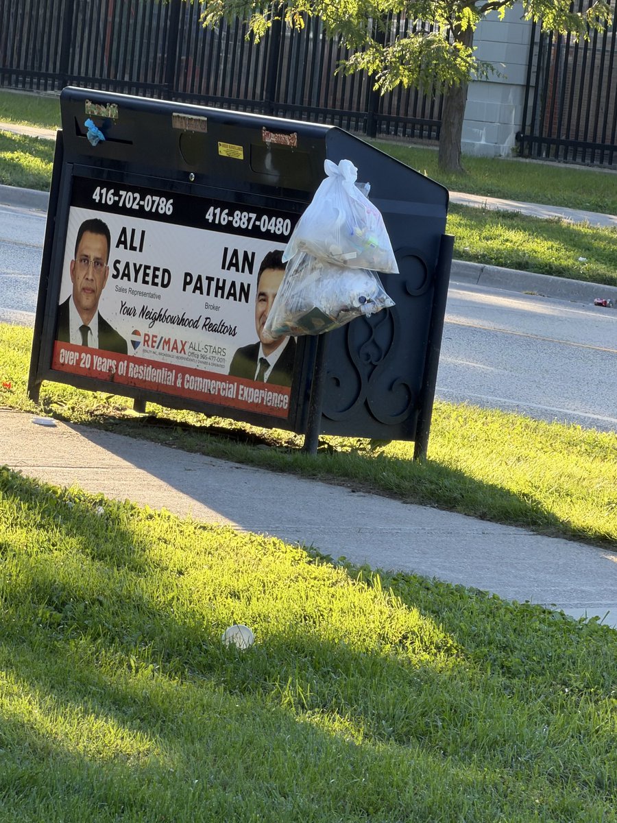AnisWahla's tweet photo. Brando park Markham as always dirty littering everywhere @cityofmarkham @frankscarpitti https://t.co/BjO1HIrf5i