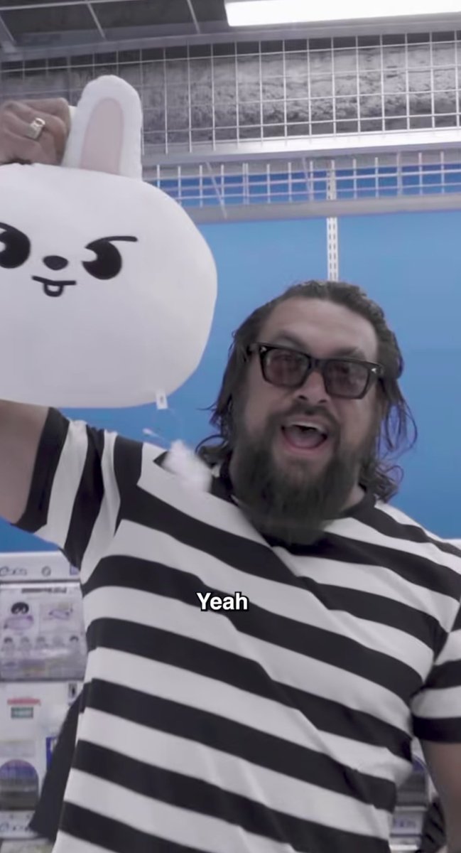 LKglobal_'s tweet photo. Leebit—#LeeKnow's plushy—was spotted on the video promotion for the Street Fighter Movie! Jason Momoa won the plush on a claw machine ❤️🐰

#LeebitEverywhereAllAroundTheWorld always true 😂 https://t.co/L4ZKj8ZhpG