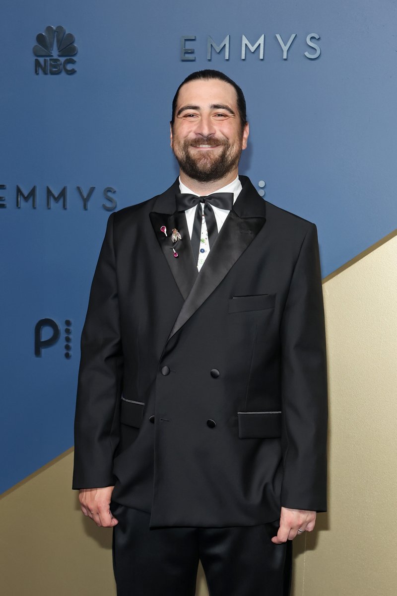 Variety's tweet photo. Noah Kahan arrives at the #Emmys, where he is set to perform during the In Memoriam segment. https://t.co/pURsU1m9iE