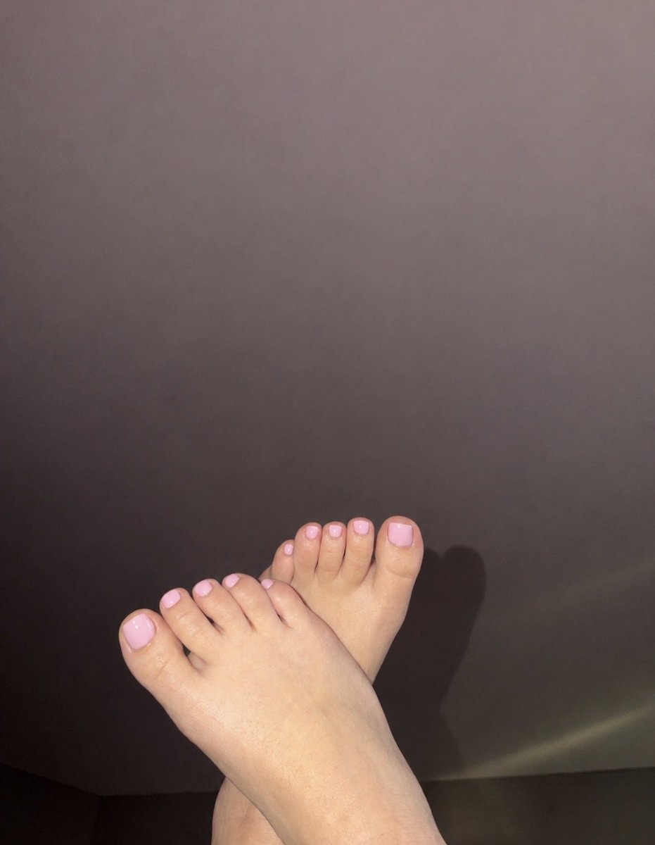 princessk1097's tweet photo. Who wants to jerk off on my feet, my little sluts😈 My little foot lovers know where to find me… DM me 💋
#moneyslave #feetfetısh #feet #pied #pigeon #dominant #fetichiste #prettyfeet #prettytoes #daddy https://t.co/T5AIvQaKaG