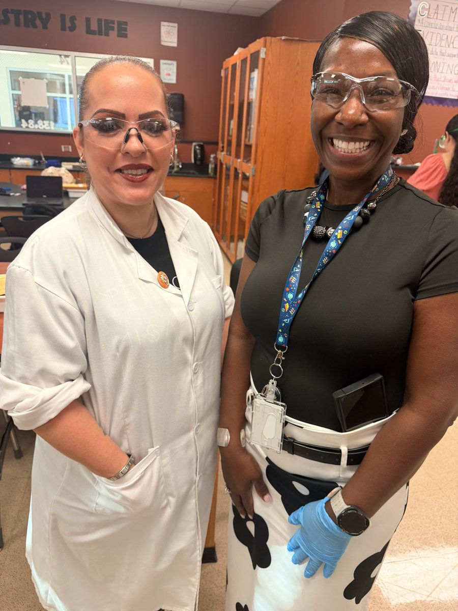SpringISD_AdvAc's tweet photo. Of course, PPE gear was used.  These students know their science lab safety. https://t.co/PaGYDMZbfc