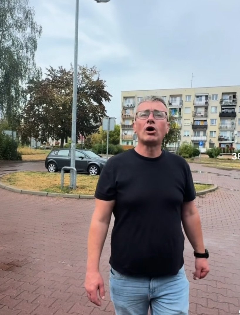 JarekG18's tweet photo. @JMKonsul @tomek_kuncewicz @EwaZajaczkowska Obsrales sie na brązowo cwelu braunowy https://t.co/keng15gXlw