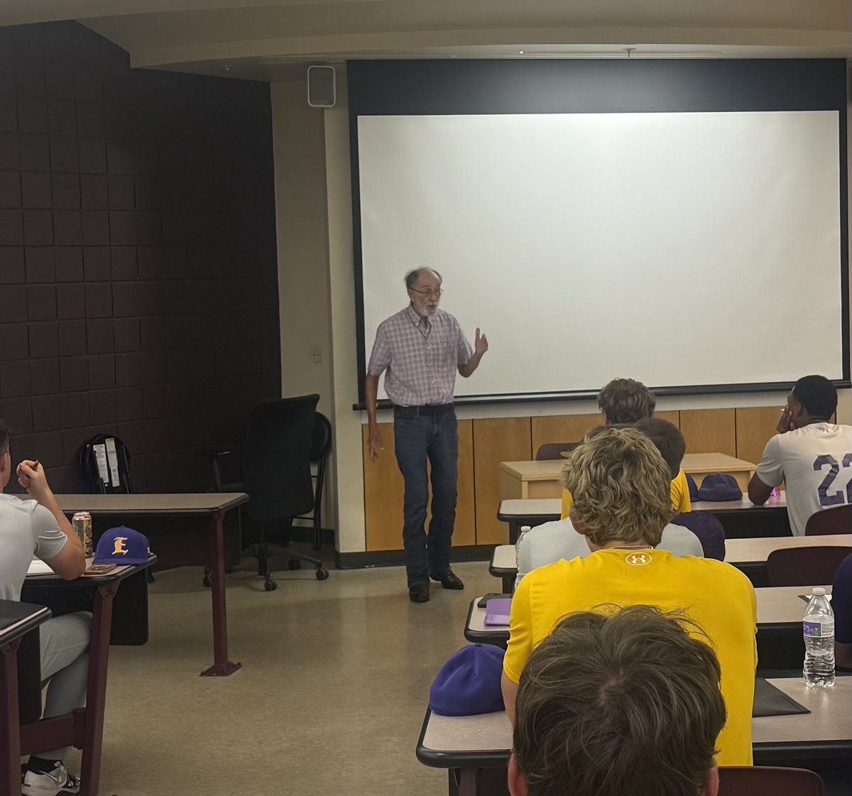 CoachJeffWillis's tweet photo. Thank you to longtime bus driver Mr Ken for coming to speak to us on Motivation Monday! “Someone may have more talent than you, but they should never out work you.” #BePrepared #DetailOriented #GoToWork #DDCS https://t.co/7eZVrvEZuf