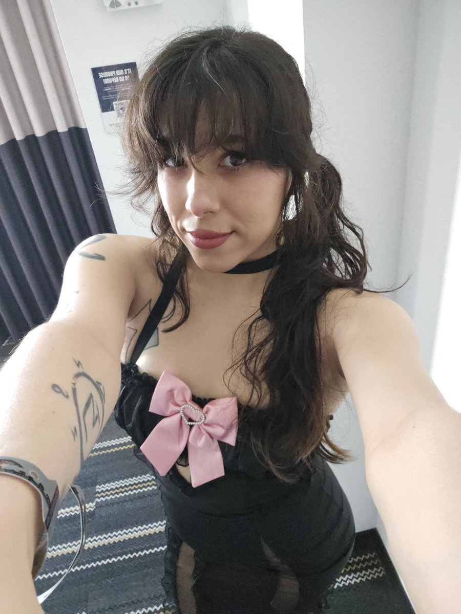 NomVirus's tweet photo. Happy Monday moots!! 
Got this new cute dress from @moeflavor  🌹  

I did some pics in it at the arcade.. excited to share em later so i can show off the full outfit! https://t.co/b3LKSTU7F7