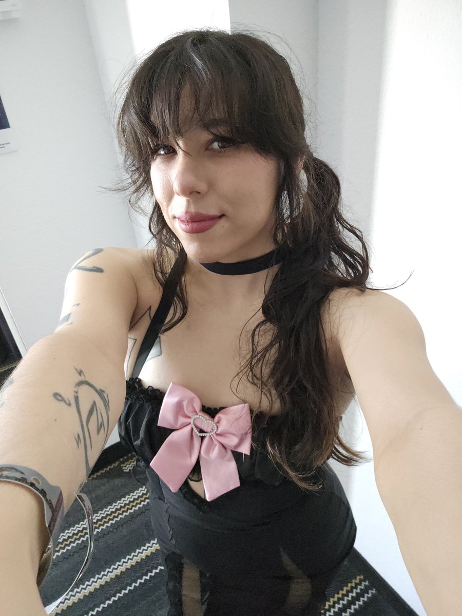 NomVirus's tweet photo. Happy Monday moots!! 
Got this new cute dress from @moeflavor  🌹  

I did some pics in it at the arcade.. excited to share em later so i can show off the full outfit! https://t.co/b3LKSTU7F7