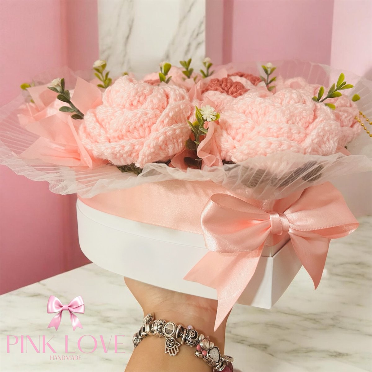 inasnir's tweet photo. Flores eternas a crochet, hechas con el corazón. El regalo perfecto para San Valentín. Recogida local. Envía DM para adquirir. https://t.co/4p7LxrLhmW