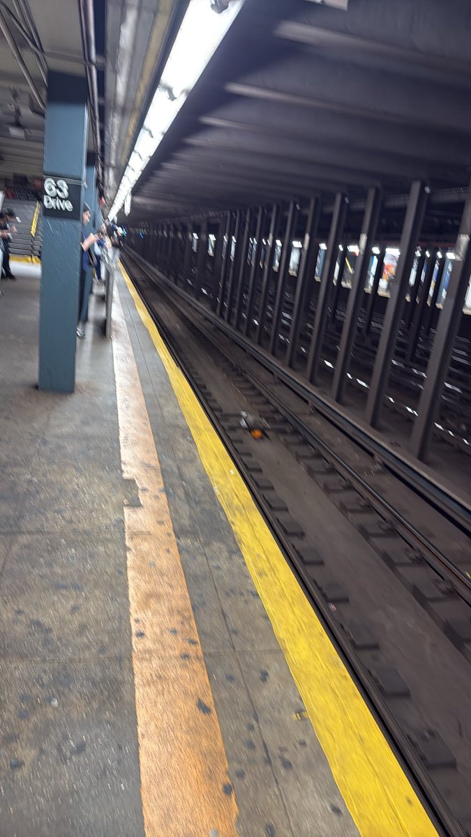 askurquestions's tweet photo. What's this orange ball @MTA is it to break the signal or just garbage https://t.co/BQQaG52Gnu