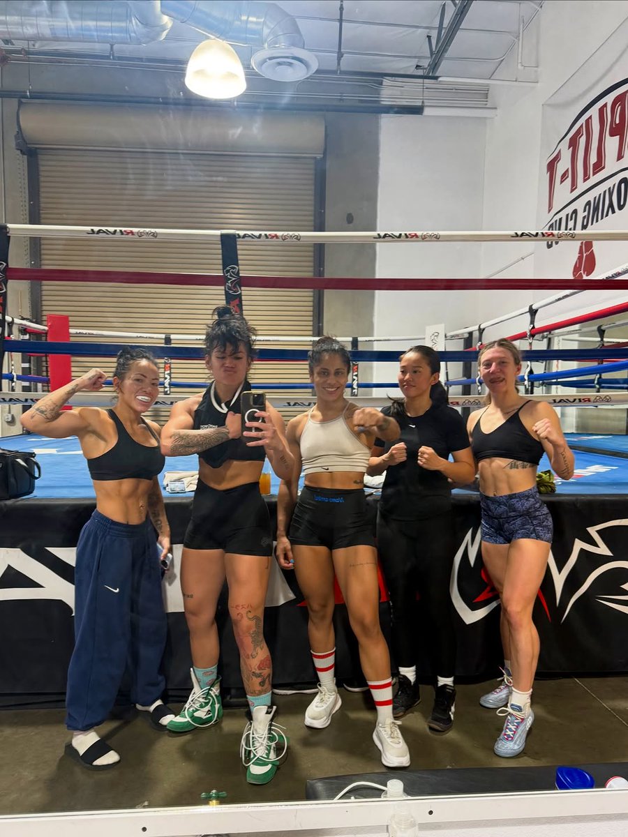 danellemorg9wui's tweet photo. MF DOG WORK 🐺🤬

strong rounds with the girls 😤🥊 https://t.co/A4TCuQ2m1q