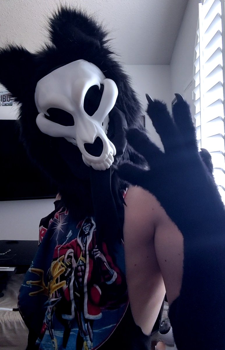 MesoplushLive's tweet photo. Aren't my claws so pretty https://t.co/p4ks33OgRD