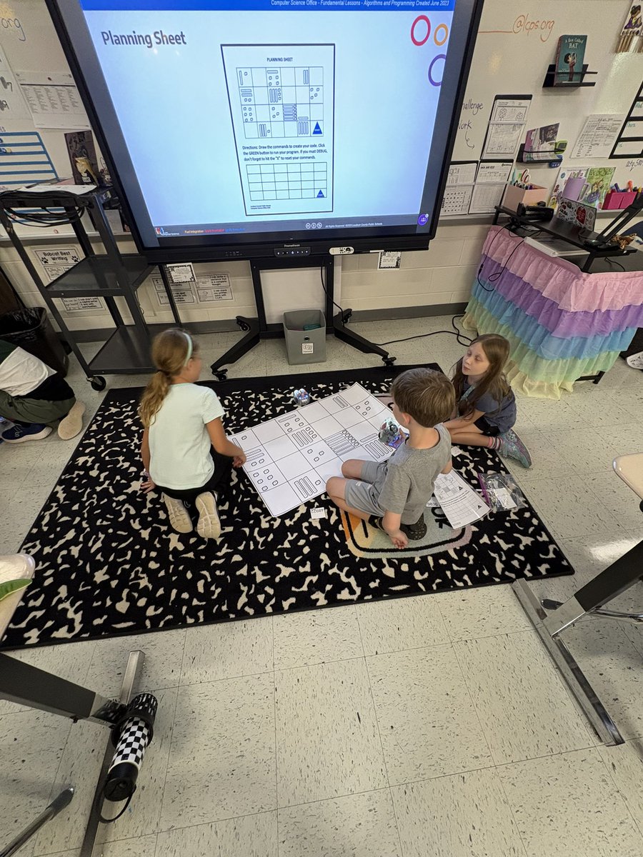 MEATRT's tweet photo. Mrs. Zdan’s class had fun with BlueBots and place values today. @ALG_LCPS @csforlcps https://t.co/IW3GuKoJy0
