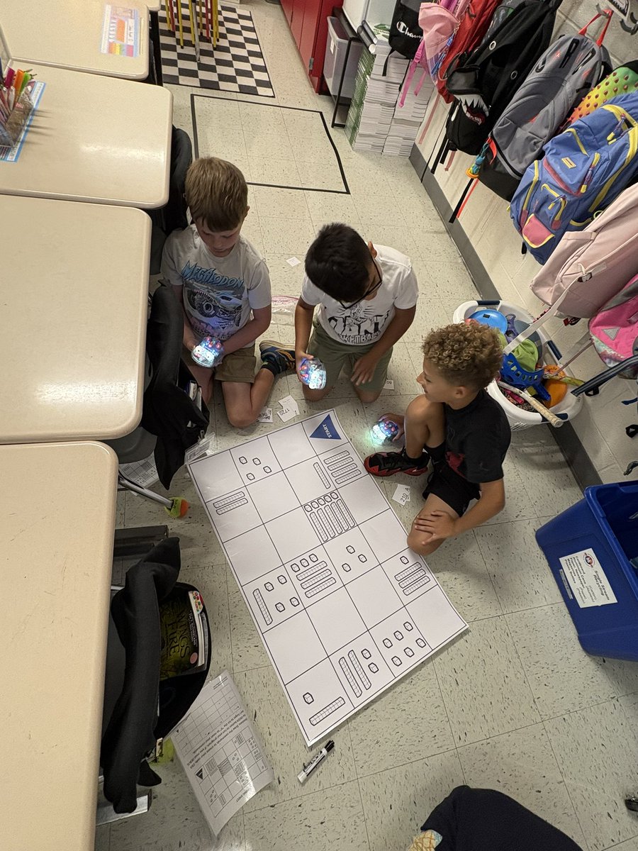 MEATRT's tweet photo. Mrs. Zdan’s class had fun with BlueBots and place values today. @ALG_LCPS @csforlcps https://t.co/IW3GuKoJy0