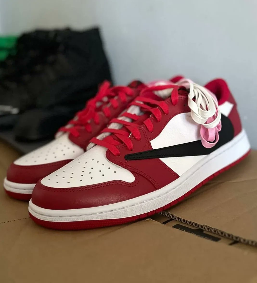 fullress's tweet photo. 【2027年 発売の噂】
Travis Scott × NIKE AIR JORDAN 1 RETRO LOW OG SP “Chicago” (トラヴィス・スコット ナイキ エア ジョーダン 1 ロー “シカゴ")

https://t.co/rD9eA8OSvl https://t.co/cFbLgyN0cq