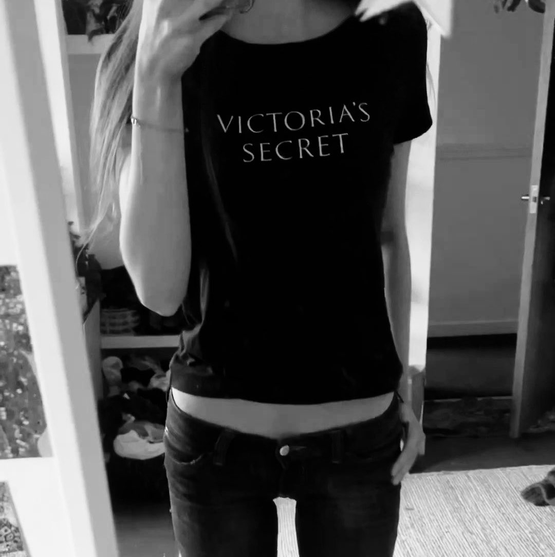 cookieleftovers's tweet photo. #EDRTWT :: are there any GENUINELY good workouts for a super slim waist and flat stomach, or is the undereating and walking combo the way to go?? https://t.co/8DcxmhN0Ks