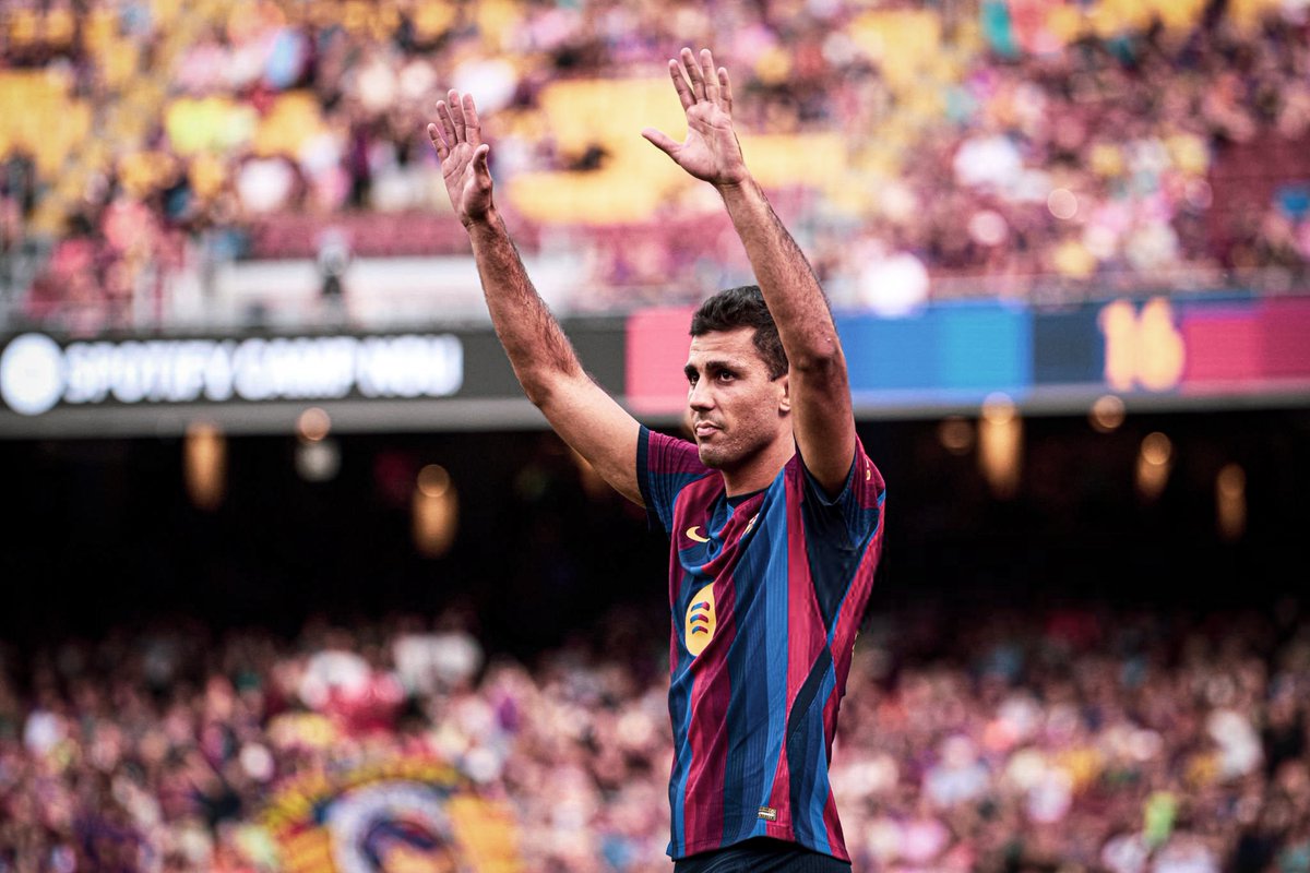 Forca_Fcb's tweet photo. رودري:

أنا منبهر بجماهير برشلونة 💙❤️

تأثرت كثيراً بحب الجماهير، وبالاستقبال، وبكل شيء

جئت إلى هنا لأقدم كل ما لدي، ولأجعلهم أكثر سعادة https://t.co/dMWg2Mrufb