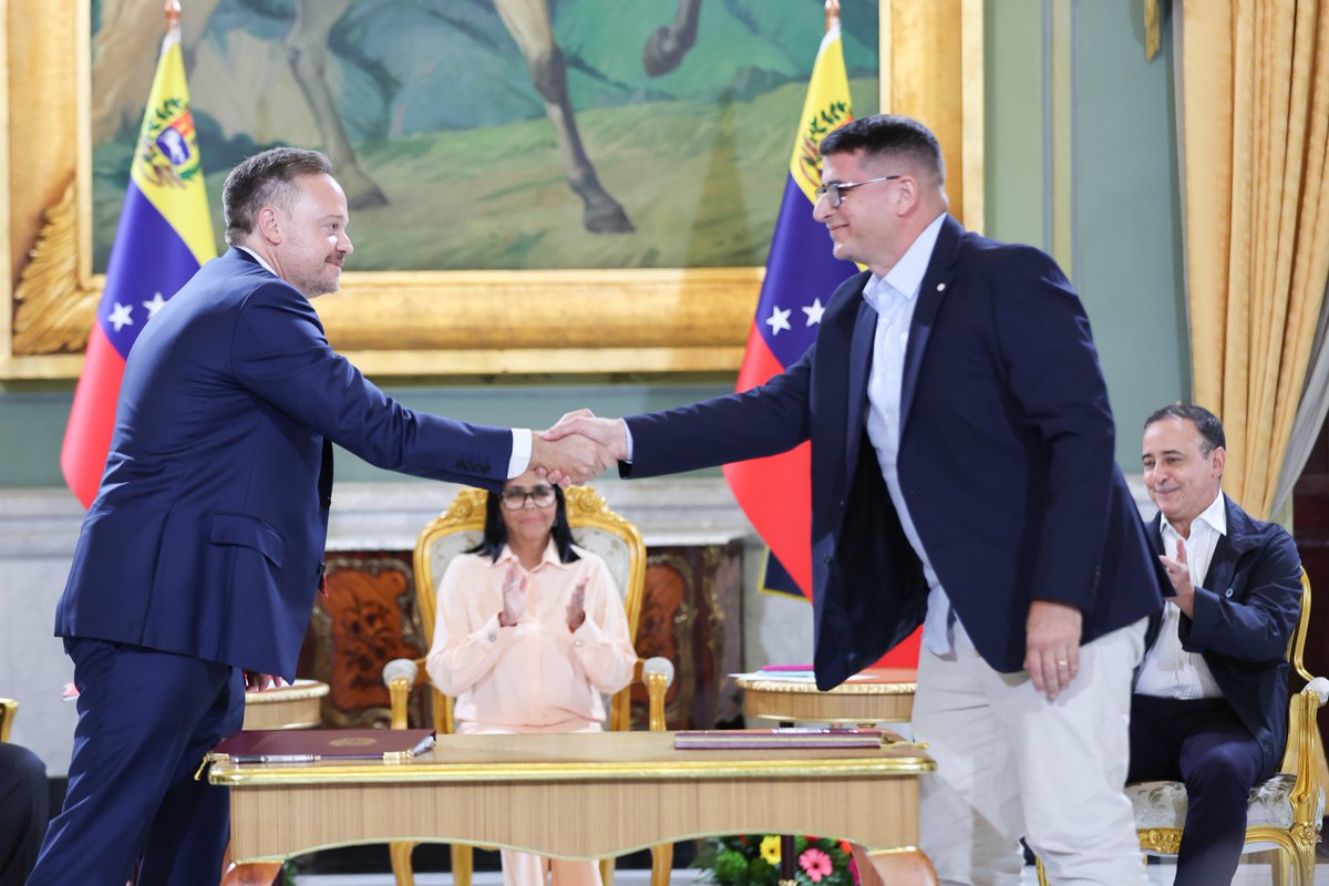 latablablog's tweet photo. #Tablazo  📂 Paradise Papers: presidente de IMPSA, Jorge Salcedo, inscribió sociedad offshore en #Barbados en 2014 junto a dos socios de Samark López, testaferro de Tareck El Aissami.
Gobierna  empresa contratada para culminar #Tocoma y Macagua.
Lean 👇
https://t.co/GyRTAu5W2N https://t.co/0IOOMevb9o