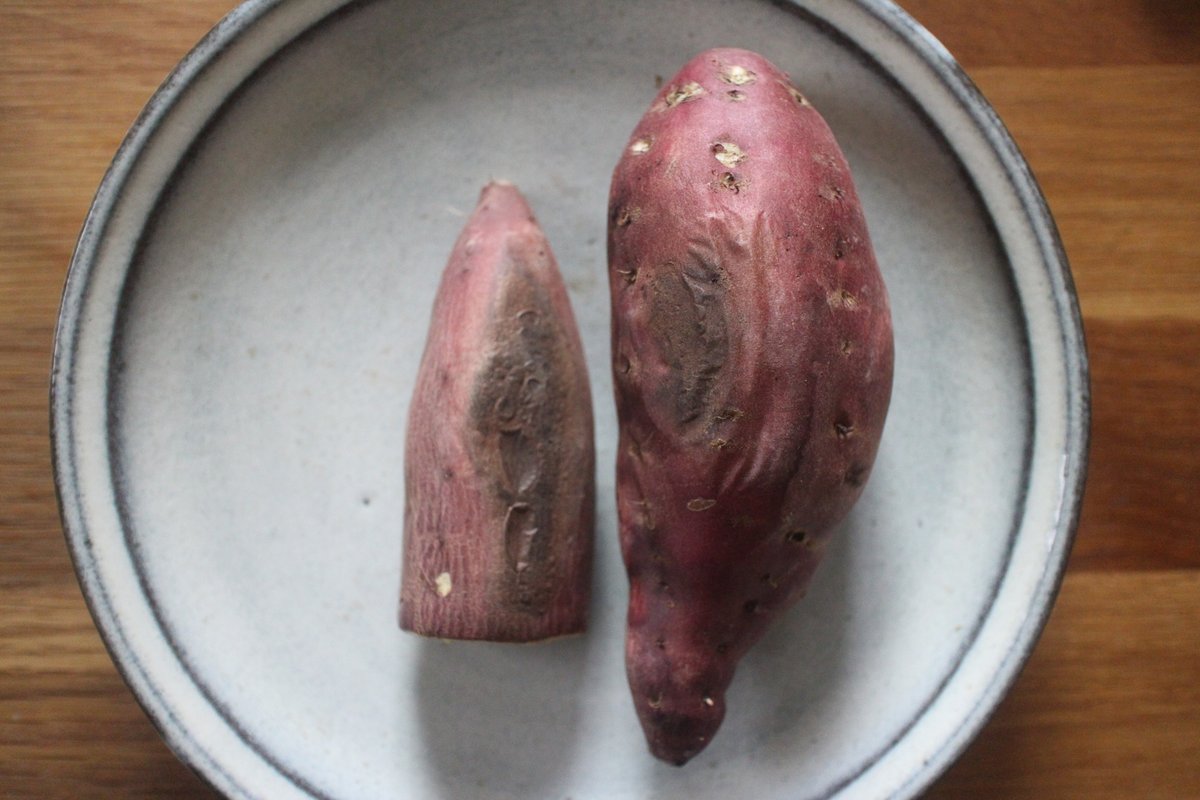 446r's tweet photo. 芋焼いた #焼き芋 #鳴門金時 #ほくほくしたもの https://t.co/eQmACxr5II
