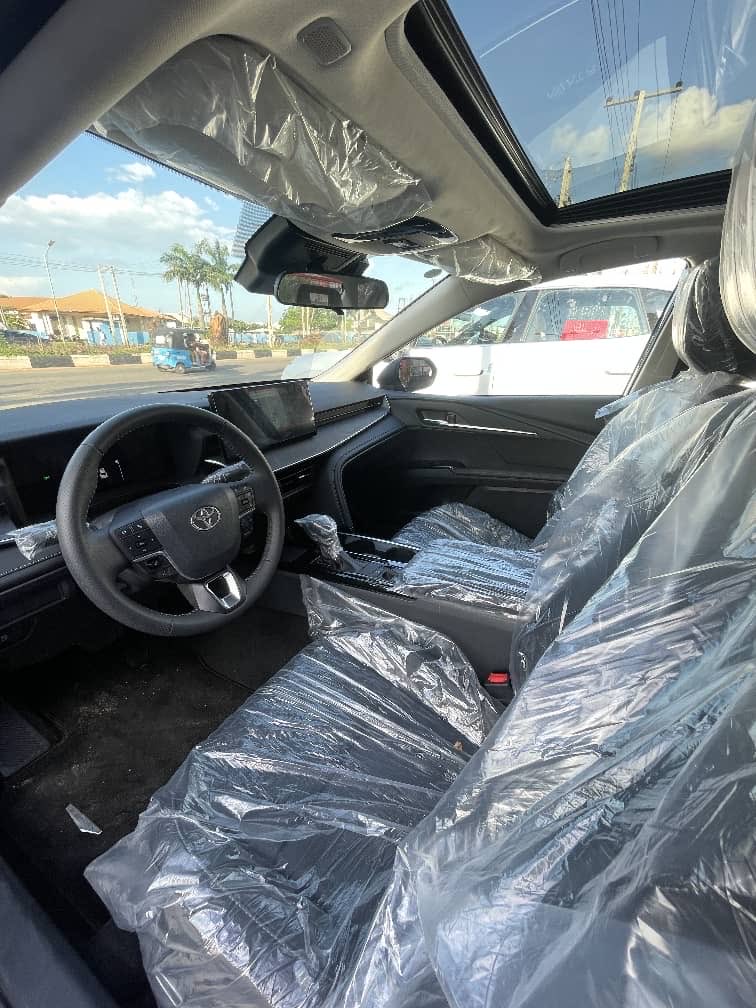 SundayJasp71945's tweet photo. Brand New 2026 Toyota Camry. 2.5-liter 4-cylinder engine paired fifth hybrid system. Fuel-efficient hybrid. Standard wireless Apple CarPlay, wireless Android Auto. 

Price: 48.5 Million Naira 
Location: Asaba, Delta State.

WhatsApp/Call: 07079630275

Call Me Now✅ https://t.co/Gu9ID2T0ku