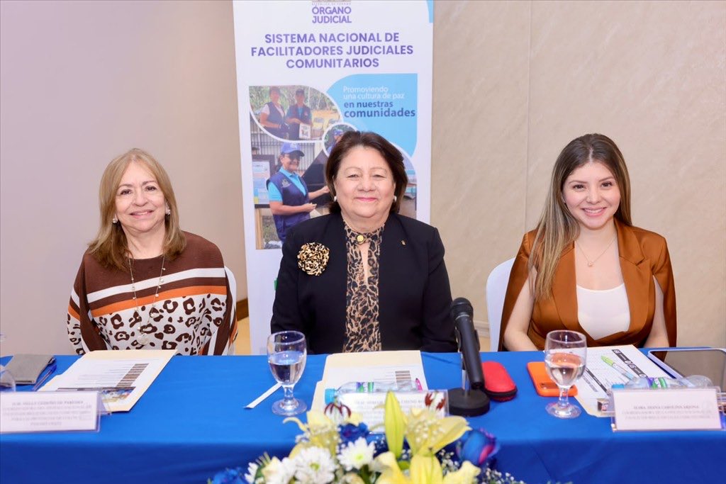 OJudicialPanama's tweet photo. Destacan rol de los jueces de Colón y Panamá Oeste en el desempeño del programa de Facilitadores Judicial Comunitarios.

Más detalles en la web: https://t.co/JNIheznOYZ https://t.co/VLOVrLvcAU